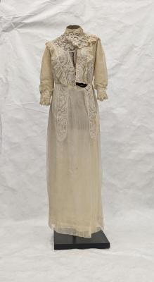 DRESS: EDWARDIAN COSTUME