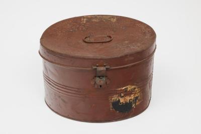 HAT BOX: TIN WITH LOCK