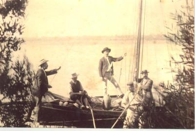 SHARKEY COLLECTION - MEN ON YACHT ATLANTA