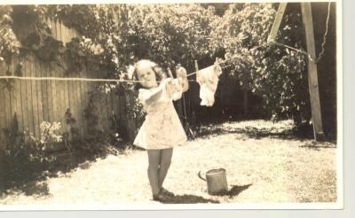 SHARKEY COLLECTION - RAY CULLEN PEGGING OUT WASHING