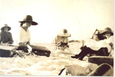 SHARKEY COLLECTION - PICNICKING ON THE BEACH