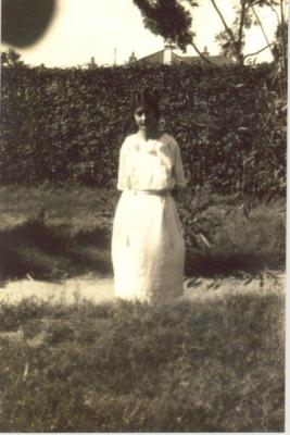 SHARKEY COLLECTION - YOUNG WOMAN IN GARDEN