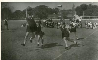 Photograph: Interstate Tournament, Western Australia vs Victoria, Unidentified
