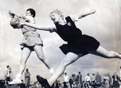 Photograph: All Australia Tournament, Action, Ingrid Huisken, Leaping