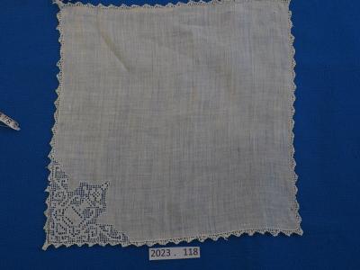 PULLED FABRIC, HANDKERCHIEF