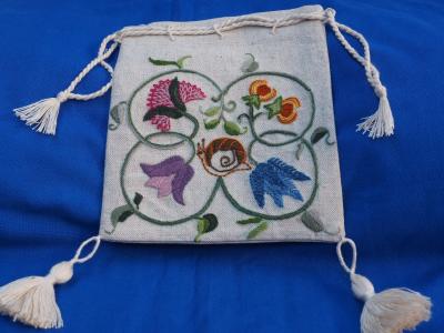 Sweet bag embroidered in crewel work