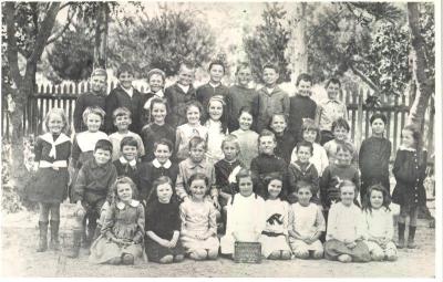 EAST CLAREMONT PRACTISING SCHOOL STANDARDS 1 &2, C.1914