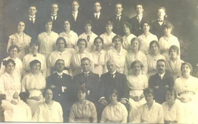 CLAREMONT TRAINING COLLEGE FINAL YEAR GROUP, 1916