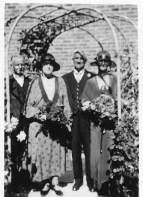 EDIS AND MERALLS FAMILIES AT WEDDING OF DORIS AND JOHN