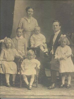 LEDGER, EDGAR AND MARY WITH FAMILY
