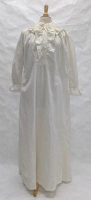 NIGHTGOWN: WHITE FULL LENGTH NIGHT DRESS