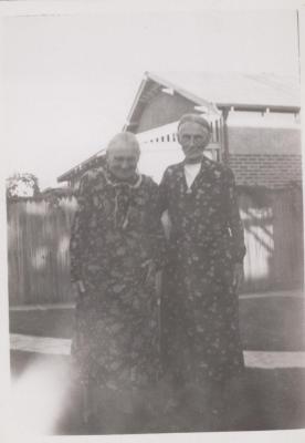 PHOTOGRAPH: BESSIE AND ANNIE CONGDON, THELMA GREEN BEQUEST