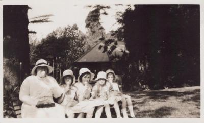 PHOTOGRAPH: PEARL, DOROTHY, THELMA, VALDA, PAT, THELMA GREEN BEQUEST