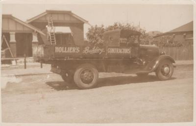 POSTCARD: HOLLIER'S BUILDING CONTRACTORS TRUCK