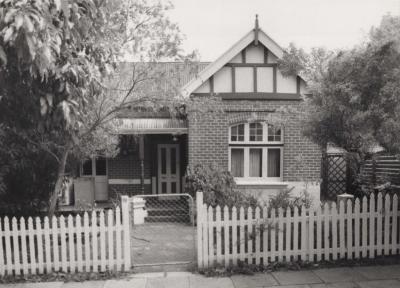 PHOTOGRAPH: UNKNOWN HOUSE HENSMAN ROAD, NATIONAL ESTATE SURVEY COLLECTION