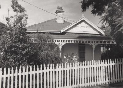 PHOTOGRAPH: 4 KINGS ROAD, NATIONAL ESTATE SURVEY COLLECTION