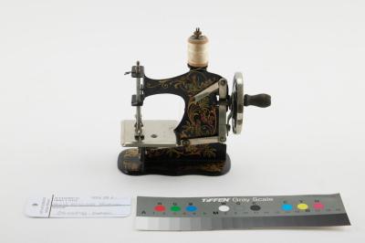 TOY: SEWING MACHINE