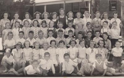 POSTCARD: ROSALIE PRIMARY SCHOOL CLASS PHOTO