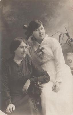 POSTCARD: TWO WOMEN, FROM ALBUM 1, THELMA GREEN COLLECTION