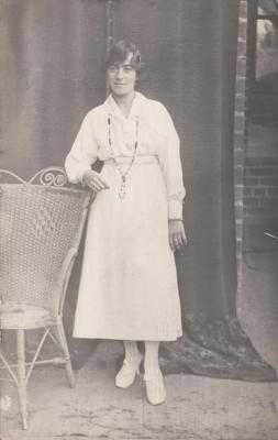 POSTCARD: ANNIE GRAHAM, FROM ALBUM 1, THELMA GREEN COLLECTION