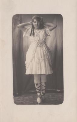 POSTCARD: WINNIE MELL, FROM ALBUM 1, THELMA GREEN COLLECTION