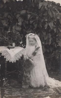 POSTCARD: IVY PAISLEY, FROM ALBUM 1, THELMA GREEN COLLECTION