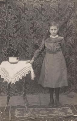 POSTCARD: UNKNOWN GIRL, FROM ALBUM 1, THELMA GREEN COLLECTION