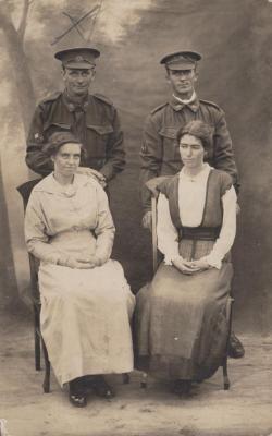 POSTCARD: BERT CONGDON WITH THREE UNKNOWN PEOPLE, FROM ALBUM 1, THELMA GREEN COLLECTION