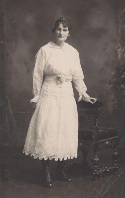 POSTCARD: DOROTHY WORTH, FROM ALBUM 1, THELMA GREEN COLLECTION