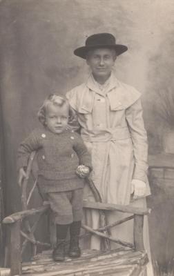 POSTCARD: WOMAN AND CHILD, FROM ALBUM 1, THELMA GREEN COLLECTION