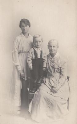 POSTCARD: TWO WOMEN AND A BABY, FROM ALBUM 1, THELMA GREEN COLLECTION