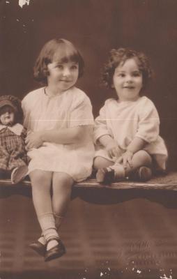 POSTCARD: MOLLY AND KEVIN GALLAGHER, FROM ALBUM 1, THELMA GREEN COLLECTION