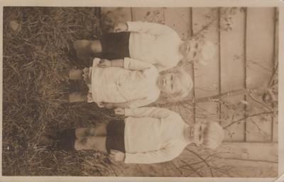 POSTCARD: THREE YOUNG CHILDREN, FROM ALBUM 1, THELMA GREEN COLLECTION