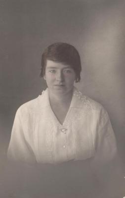 POSTCARD: ELSIE MACHION, FROM ALBUM 1, THELMA GREEN COLLECTION