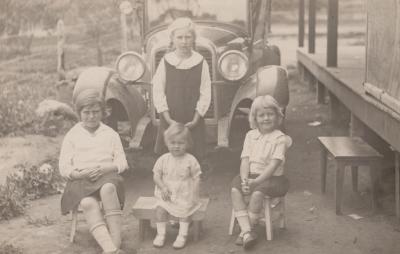 POSTCARD: RONA AND JUNE PRICE & IDA AND ELSIE WILSON, FROM ALBUM 1, THELMA GREEN COLLECTION