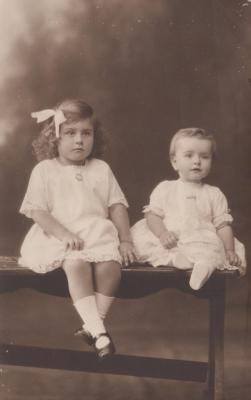 POSTCARD: IDA AND ELSIE WILSON, FROM ALBUM 1, THELMA GREEN COLLECTION