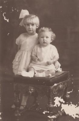 POSTCARD: JANEY AND BILL PRICE AND UNKNOWN WOMAN, FROM ALBUM 1, THELMA GREEN COLLECTION