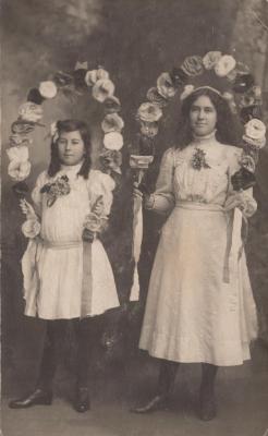 POSTCARD: PEARL TRENBERTH AND UNKNOWN GIRL, FROM ALBUM 1, THELMA GREEN COLLECTION