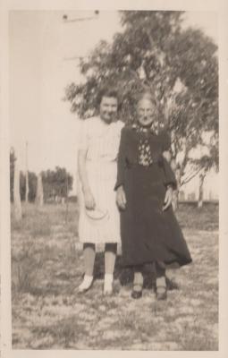 POSTCARD: THELMA AND ANNIE CONGDON, FROM ALBUM 1, THELMA GREEN COLLECTION