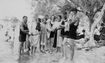 WOMEN SWIMMING GROUP