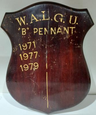 PENNANT - WOMEN - WALGU B GRADE SHIELD 1971, 1977, 1979