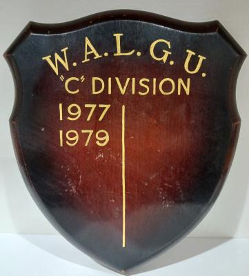 PENNANT - WOMEN - WALGU C DIVISION SHIELD 1977, 1979