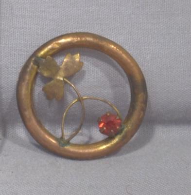 BROOCH, METAL - FLORAL DESIGN