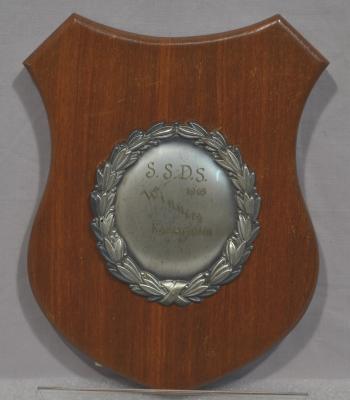 SHIELD, WOODEN - S.S.D.S. 1965 WINNERS KARRAGULLEN