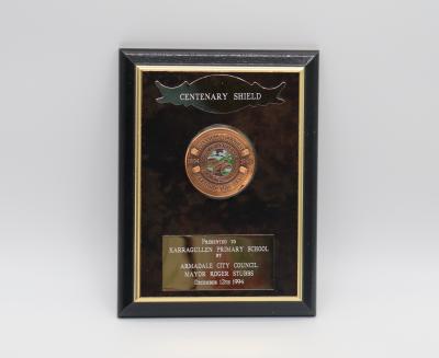 PLAQUE - CENTENARY SHIELD 1994 PRESENTED TO KARRAGULLEN PRIMARY SCHOOL BY COA