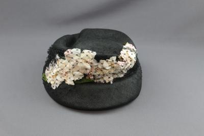 HAT, BLACK - PINK FLORAL DECORATION