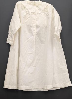 SLEEPWEAR: BABY'S NIGHTGOWN
