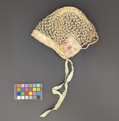 BONNET: CROCHET CAP WITH EMBROIDERY AND GREEN RIBBON